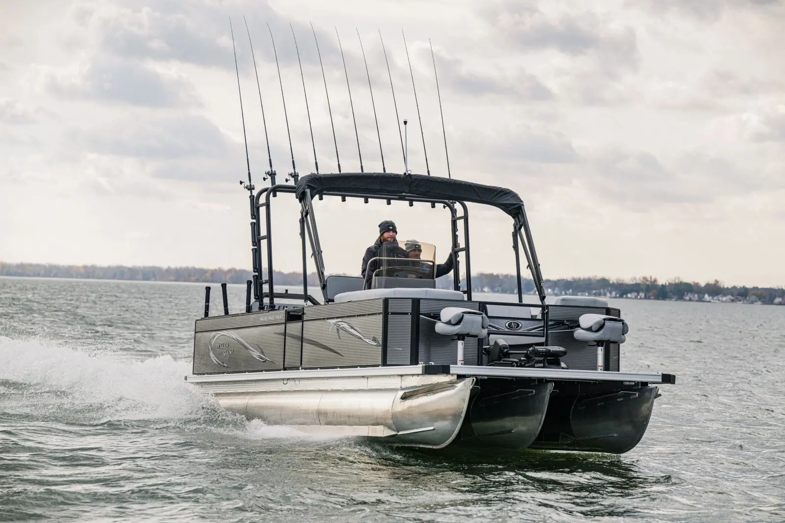 A Pro Troll bow-on at speed, showing all three tubes