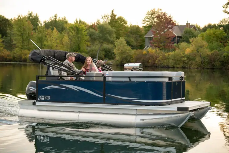 Leisure Quest heading out in the evening